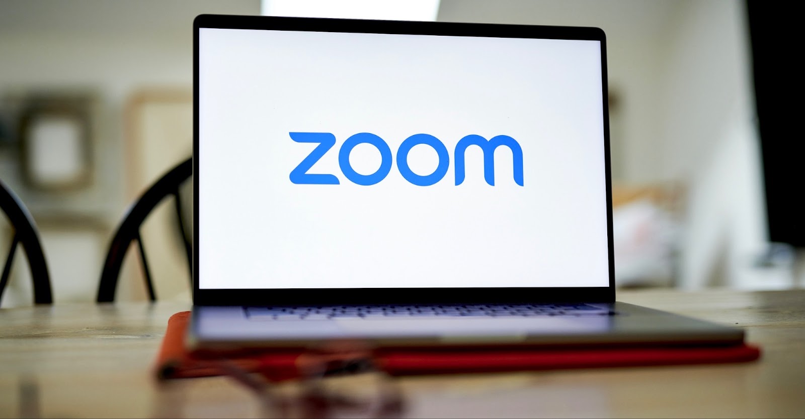Laptop-Bildschirm mit Beschriftung Zoom